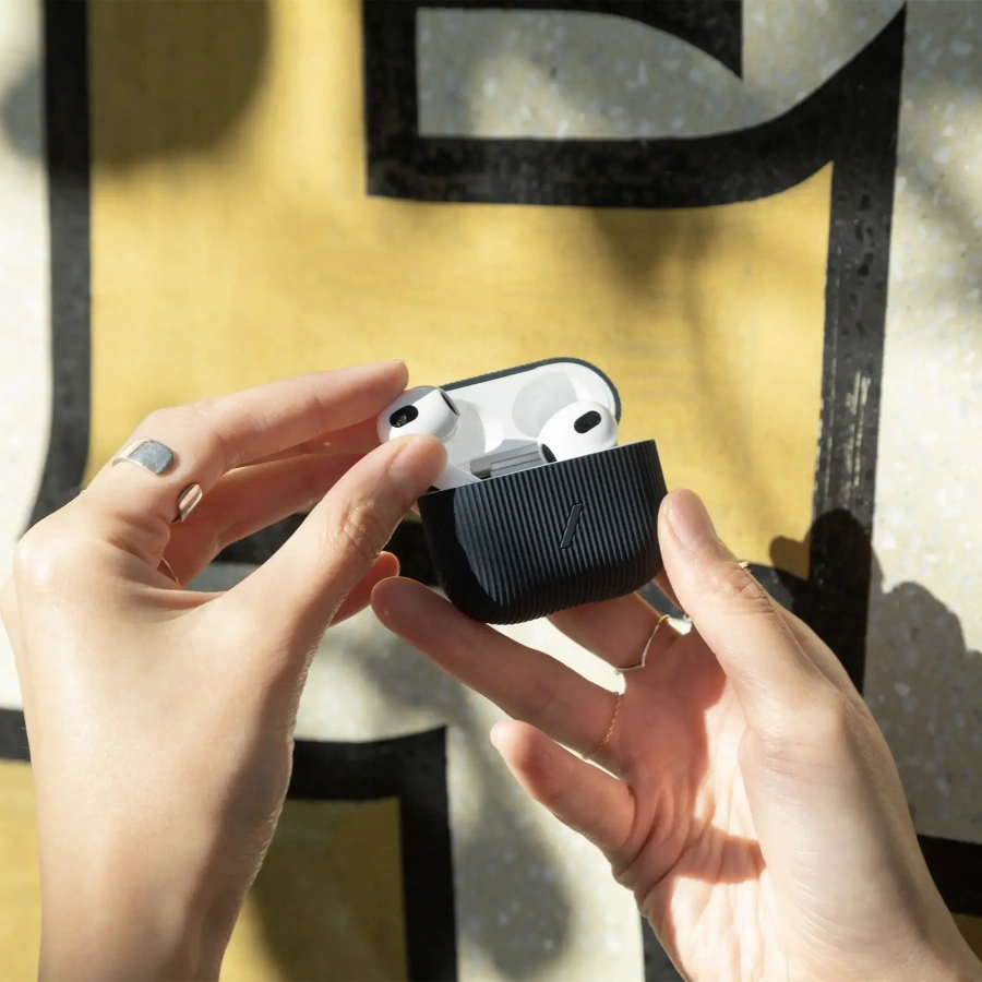 Чехол Native Union Curve Case for Airpods 3 - Black (APCSE-CRVE-BLK-V2)